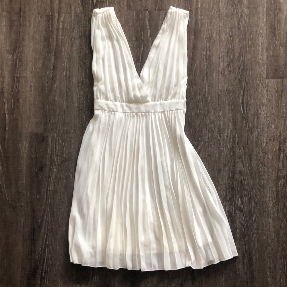 Lulus Lady Artemis Pleated V neck Dress in Ivory